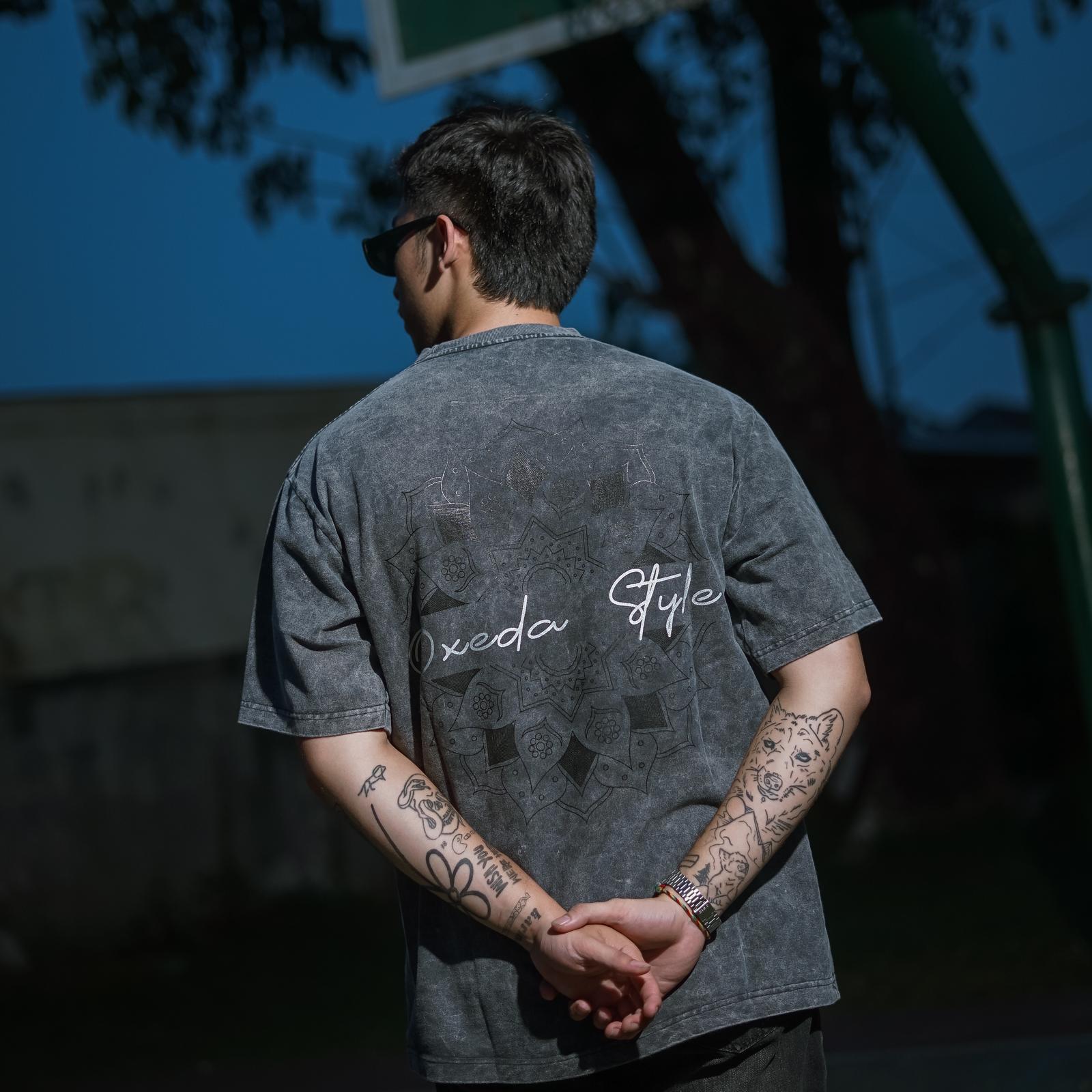 OXEDA Kaos Oversize Pria Graphic Tee Cotton Premium – T Shirt Pria Unisex Sablon Belakang Casual Streetwear - Black Snow - Gambar 2